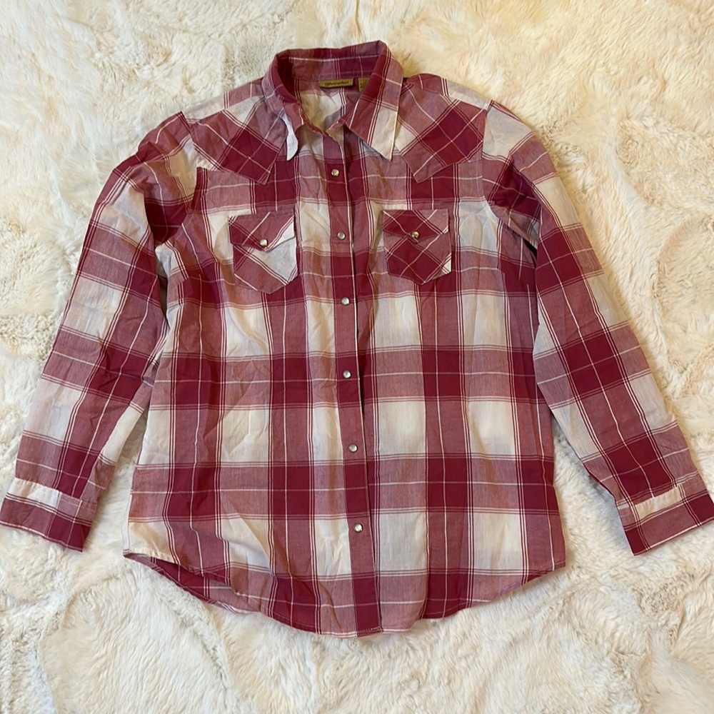 Wrangler pearl snap button down shirt. Pink and white, size large.